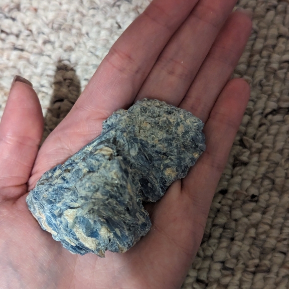 Blue Kyanite Healing Crystal - Picture 3 of 3